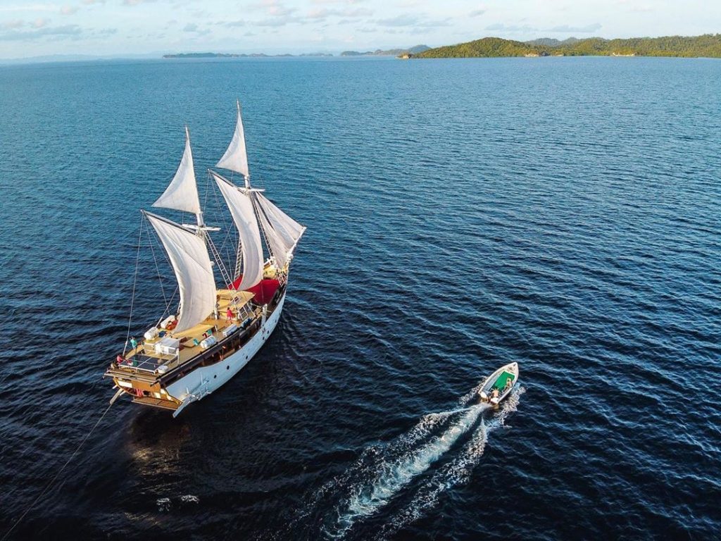 You Need to Know This Before Booking A Komodo Yacht Charter